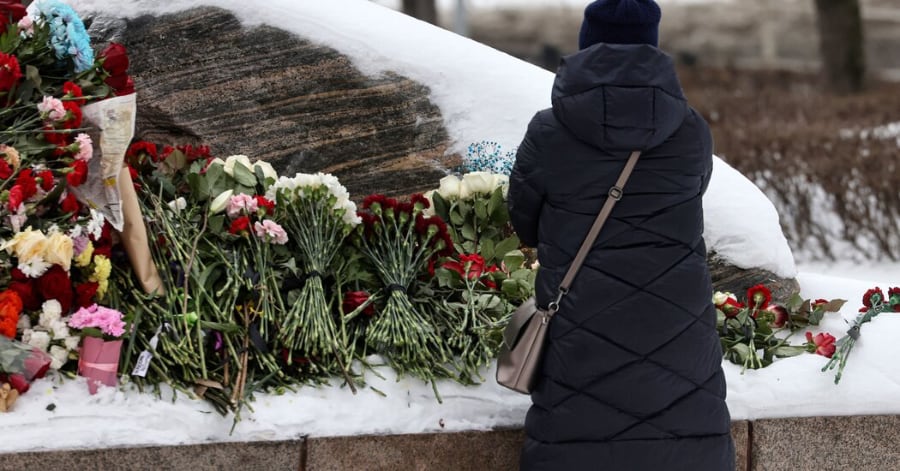 Flowers laid to remember Navalny