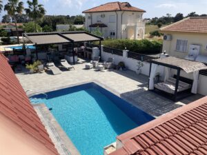 Deck & pool at Roger’s bungalow 