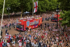 Thousands of fans greet the victorious England team outside Buckingham Palace